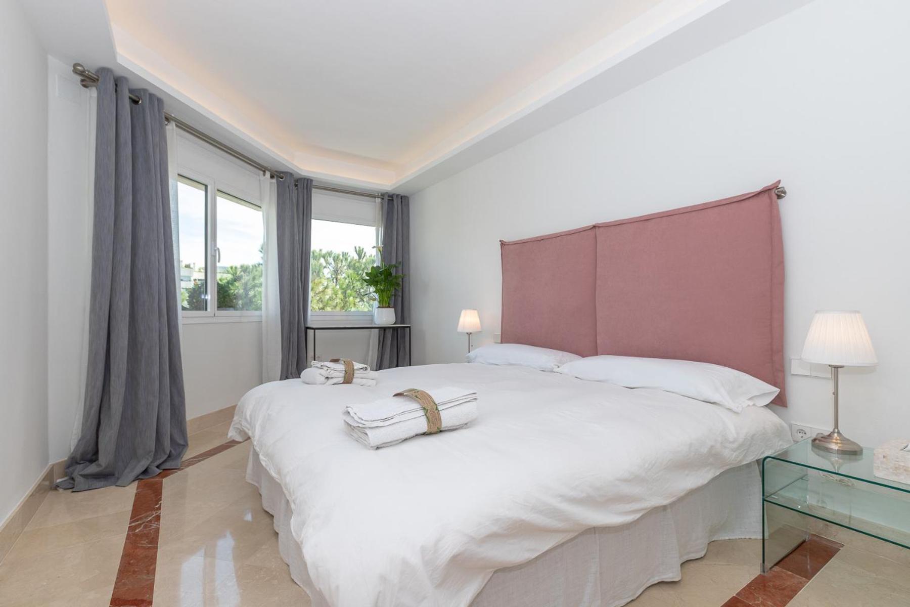 Lujoso Apartamento Con Piscina En Paseo Maritimo Marbella Eksteriør bilde